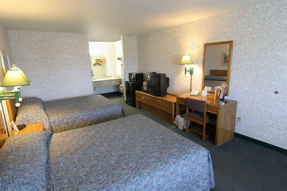 Magnuson Hotel Howell/Brighton Habitación foto